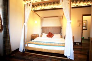 Tongli Begonia Flowers Guesthouse客房内的一张或多张床位