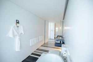 Veranda Resort & Villas Hua Hin Cha Am的一间浴室