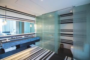 Veranda Resort & Villas Hua Hin Cha Am的一间浴室