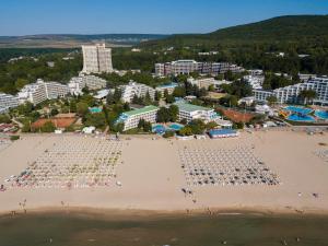 Gallery image of Kaliopa Hotel in Albena +18 photos