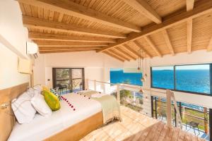 Телевизор и/или развлекательный центр в Mandalina Suites