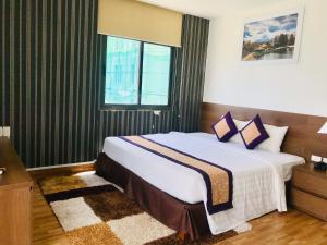 Giường trong phòng chung tại Nesta Hotel Phu Quoc