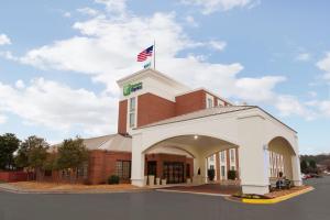 a building with an american flag on top of it at Holiday Inn Express Fredericksburg - Southpoint by IHG in Fredericksburg