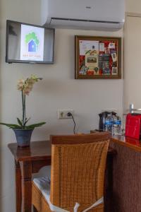 a kitchen with a counter and a table with a flower on it at B&B Aan het Park Eindhoven in Eindhoven