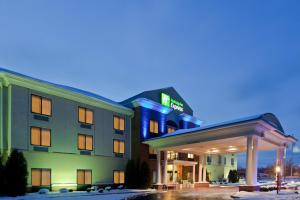a hotel building with a gazebo in the snow at Holiday Inn Express Lordstown-Newton Falls/Warren by IHG in Newton Falls