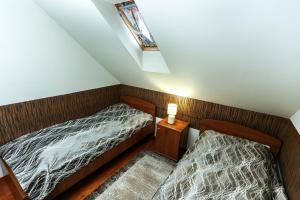 Postel nebo postele na pokoji v ubytování GÁRDI APARTMAN