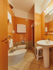
A bathroom at BOLGHERI MARINA RESORT ex Varo Village Hotel
