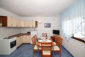 Kuchyň nebo kuchyňský kout v ubytování Holiday home Sego