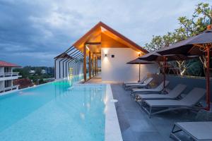 Swimmingpoolen hos eller tæt på Palmyrah Surin Beach Residence