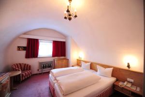 Postel nebo postele na pokoji v ubytování Hotel Krone