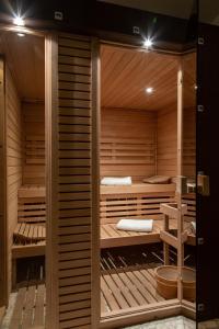 a sauna with wooden walls and wooden floors at Hotel Mariver in Lido di Jesolo