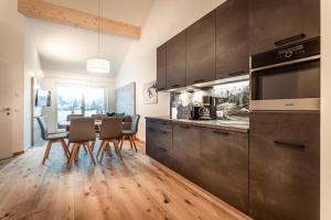 a kitchen and dining room with a table and chairs at Apartments Gustav by Schladming-Appartements in Schladming