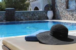 Πισίνα στο ή κοντά στο Hotel Thira