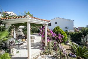 Vonkajšia záhrada v ubytovaní Sevid holiday homes