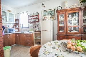 Kuchyňa alebo kuchynka v ubytovaní Sevid holiday homes