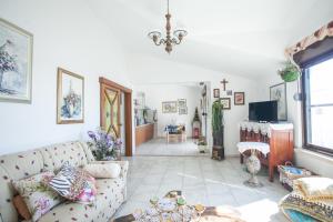 Televízia a/alebo spoločenská miestnosť v ubytovaní Sevid holiday homes