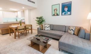 Zona d'estar a In Healthcare City, Newly Furnished, 1BR Azizi Aliyah