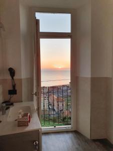 a bathroom with a window overlooking the ocean at B&B Porta Marina in Grottammare