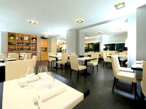 Restaurant o iba pang lugar na makakainan sa Brand new and elegant residence on Lake Maggiore