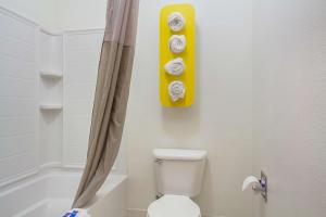 Koupelna v ubytování Motel 6 Dallas – Irving DFW Airport South