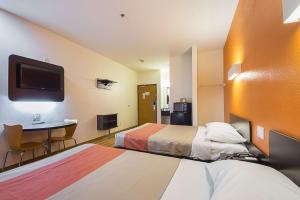 Postel nebo postele na pokoji v ubytování Motel 6 Dallas – Irving DFW Airport South