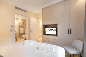 Кровать или кровати в номере Villa Artemys - Five Stars Holiday House