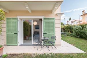 Патио или другая зона на открытом воздухе в Villa Artemys - Five Stars Holiday House