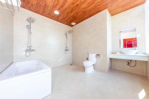 Phòng tắm tại HOANG SA BAI DAI Hotel