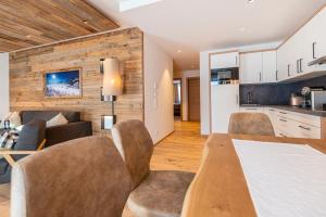 Kuchyňa alebo kuchynka v ubytovaní Winklers Gipfelblick Chalet, inklusive Alpentherme - Ganzjährig, Gasteiner Bergbahn - nur Sommer