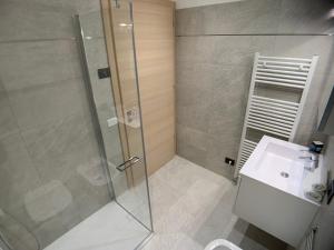 Bathroom sa Appartamenti Passuello Padola - Verde