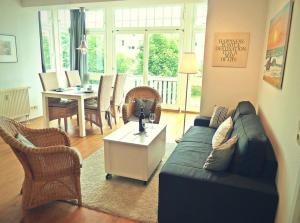 Posezení v ubytování Ferienwohnung Beach Loft im Haus Kühlung