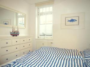 Postel nebo postele na pokoji v ubytování Ferienwohnung Beach Loft im Haus Kühlung