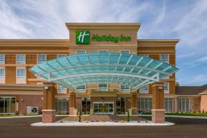 a hotel front of a holiday inn in der Unterkunft Holiday Inn Mishawaka, an IHG Hotel in Mishawaka