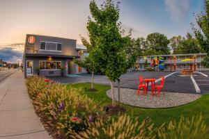 a building with two red chairs in a parking lot at Hotel Royal Oak in Royal Oak