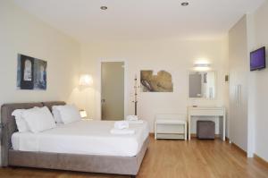 Кровать или кровати в номере Melia Sol Art Studios