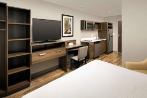Kuchyň nebo kuchyňský kout v ubytování WoodSpring Suites South Plainfield
