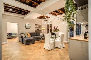 Posedenie v ubytovaní Trevi Fountain Superior 3 bdr apartment