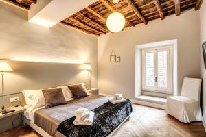 Posteľ alebo postele v izbe v ubytovaní Trevi Fountain Superior 3 bdr apartment