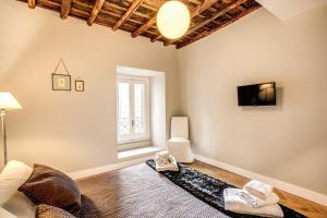 Televízia a/alebo spoločenská miestnosť v ubytovaní Trevi Fountain Superior 3 bdr apartment