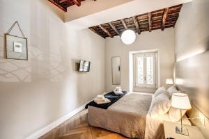 Posteľ alebo postele v izbe v ubytovaní Trevi Fountain Superior 3 bdr apartment