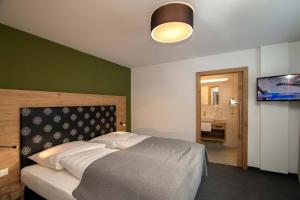 Łóżko lub łóżka w pokoju w obiekcie Gurglhof Apartmenthaus