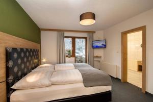Łóżko lub łóżka w pokoju w obiekcie Gurglhof Apartmenthaus