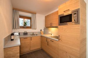 Kuchnia lub aneks kuchenny w obiekcie Gurglhof Apartmenthaus