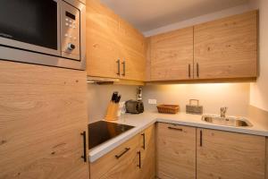 Kuchnia lub aneks kuchenny w obiekcie Gurglhof Apartmenthaus
