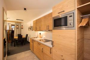 Kuchnia lub aneks kuchenny w obiekcie Gurglhof Apartmenthaus