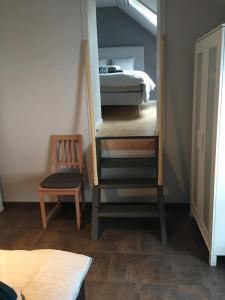 A bed or beds in a room at B&B De Notelaar