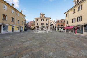 an empty street in a town with buildings at Casa Da Ponte in Koper +44 photos