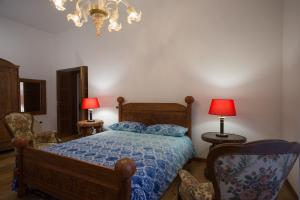 Łóżko lub łóżka w pokoju w obiekcie B&B BONE NOVELLE dimora storica palazzo zuzi