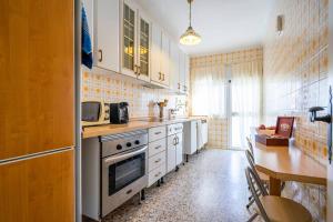 a kitchen with a stove and a table in it at El Hidalgo Costa del Sol in Torre de Benagalbón