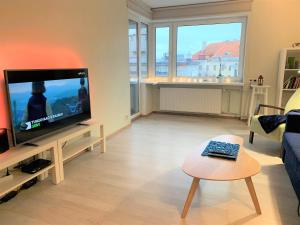a living room with a tv and a couch at City center Raua apartment with balcony in Tallinn